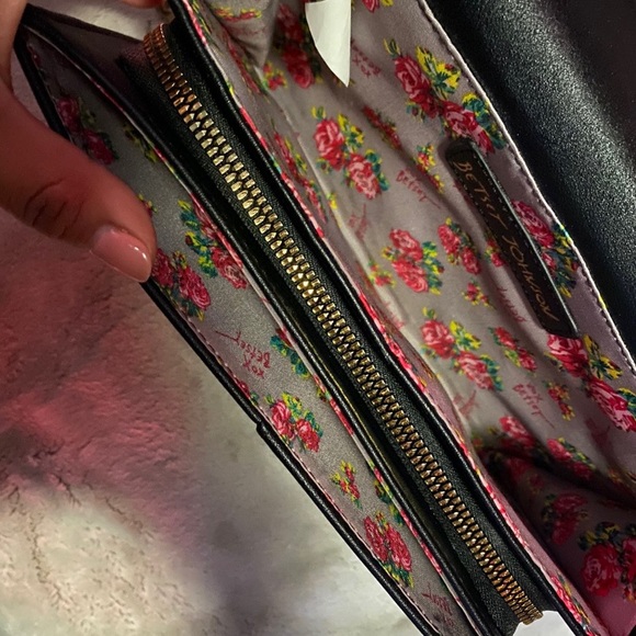 Betsey Johnson wallet on a chain - Picture 7 of 9